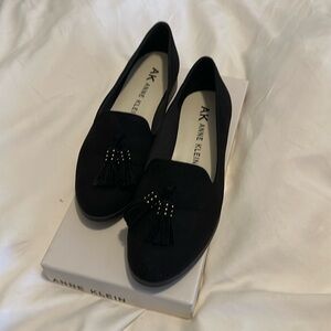 Anne Klein flats in black